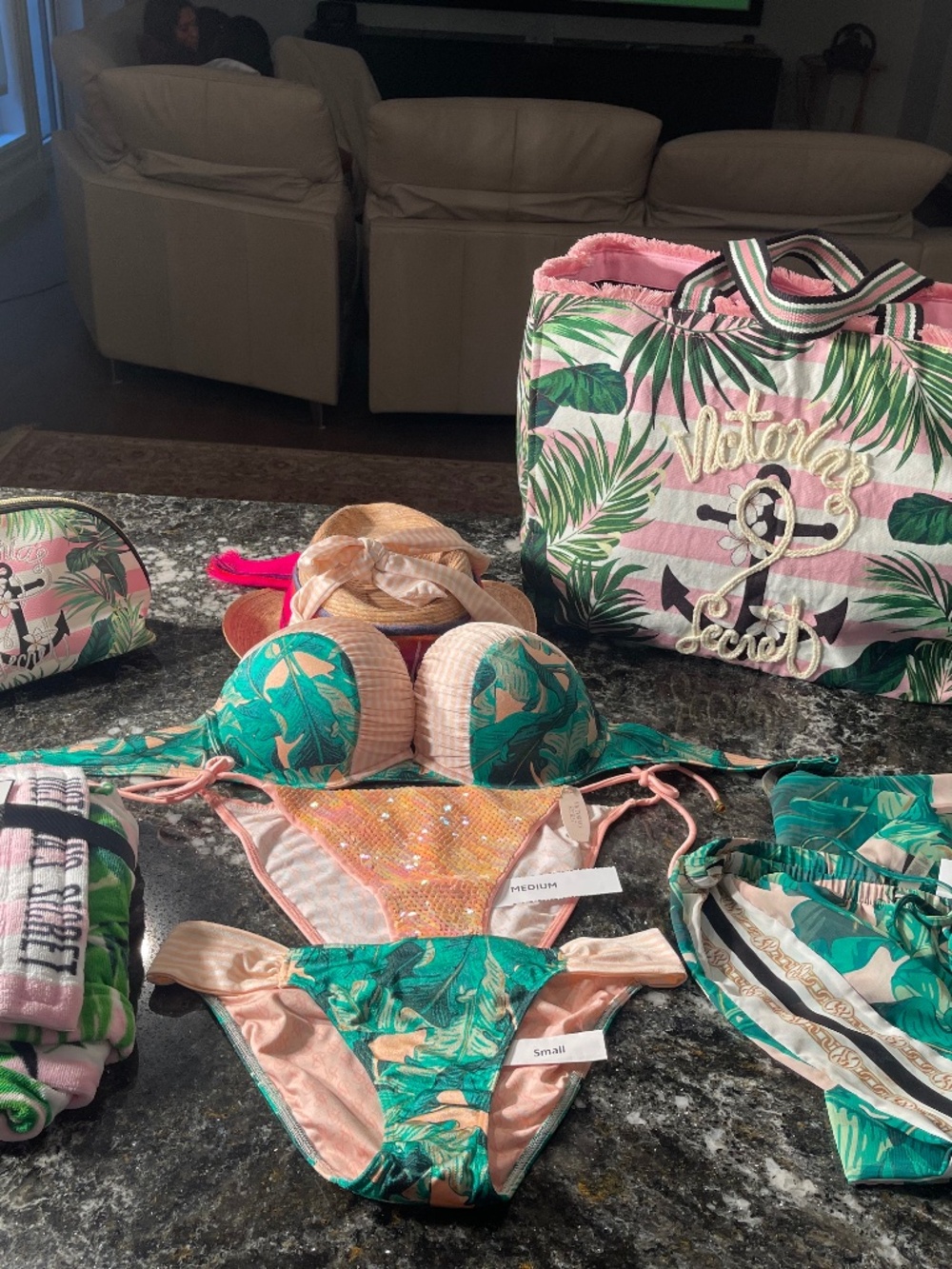 NWT VS bombshell bikini top 36C and 6 pieces matching collection!!!